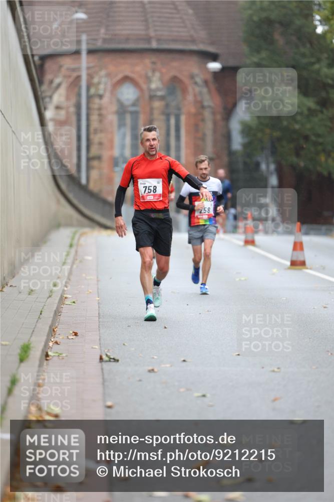 05.10.2025 - 20. swb-Marathon Bremen Michael Strokosch http://msf.ph/oto/9212215 05.10.2025 12:15:01 Laufen 758, 258 meine-sportfotos.de