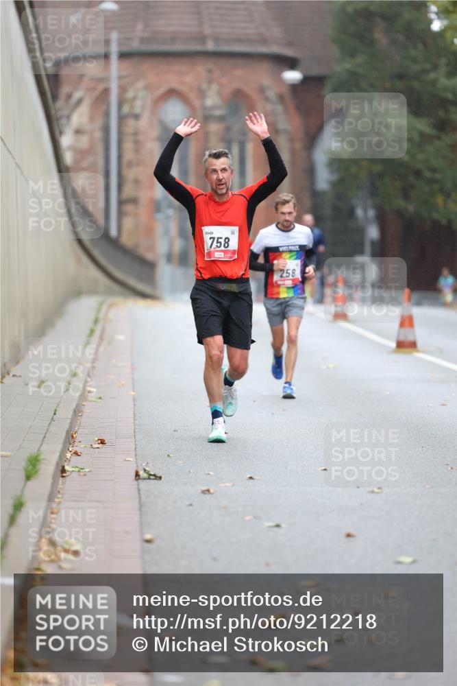 05.10.2025 - 20. swb-Marathon Bremen Michael Strokosch http://msf.ph/oto/9212218 05.10.2025 12:15:02 Laufen 758, 258 meine-sportfotos.de