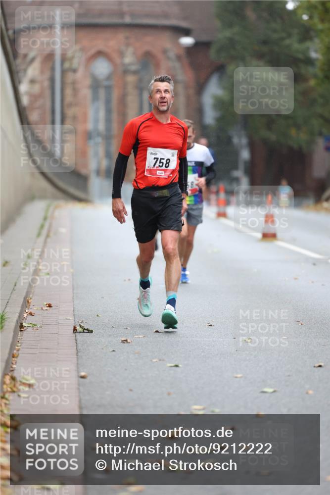 05.10.2025 - 20. swb-Marathon Bremen Michael Strokosch http://msf.ph/oto/9212222 05.10.2025 12:15:02 Laufen 758, 28 meine-sportfotos.de
