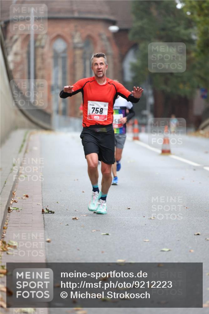 05.10.2025 - 20. swb-Marathon Bremen Michael Strokosch http://msf.ph/oto/9212223 05.10.2025 12:15:03 Laufen 758 meine-sportfotos.de
