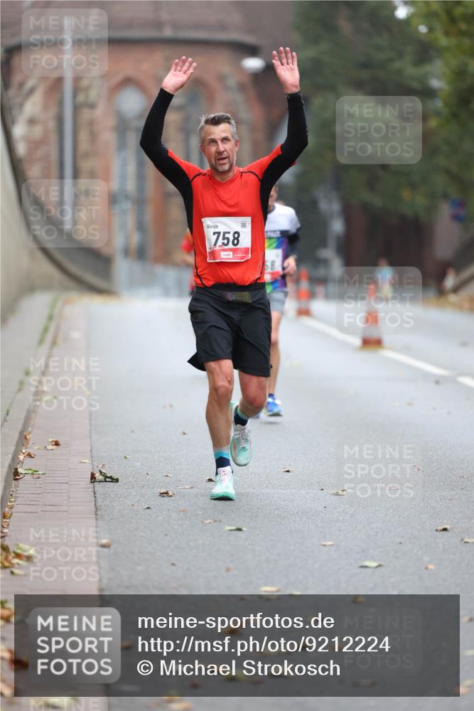 05.10.2025 - 20. swb-Marathon Bremen Michael Strokosch http://msf.ph/oto/9212224 05.10.2025 12:15:03 Laufen 758 meine-sportfotos.de