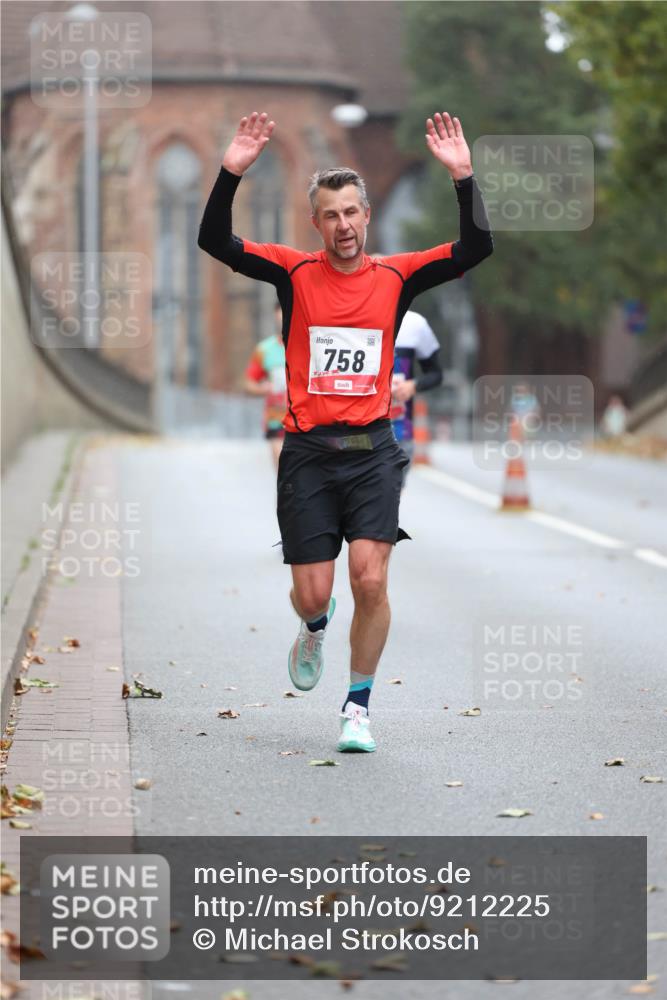 05.10.2025 - 20. swb-Marathon Bremen Michael Strokosch http://msf.ph/oto/9212225 05.10.2025 12:15:03 Laufen 758 meine-sportfotos.de