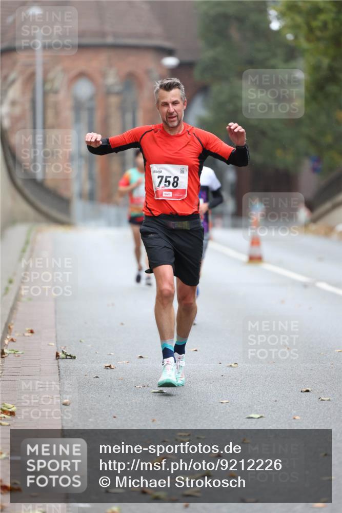 05.10.2025 - 20. swb-Marathon Bremen Michael Strokosch http://msf.ph/oto/9212226 05.10.2025 12:15:03 Laufen 758 meine-sportfotos.de