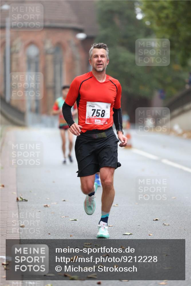 05.10.2025 - 20. swb-Marathon Bremen Michael Strokosch http://msf.ph/oto/9212228 05.10.2025 12:15:04 Laufen 758 meine-sportfotos.de