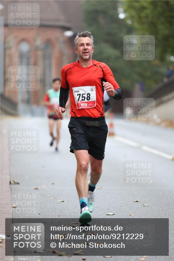 05.10.2025 - 20. swb-Marathon Bremen Michael Strokosch http://msf.ph/oto/9212229 05.10.2025 12:15:04 Laufen 758 meine-sportfotos.de