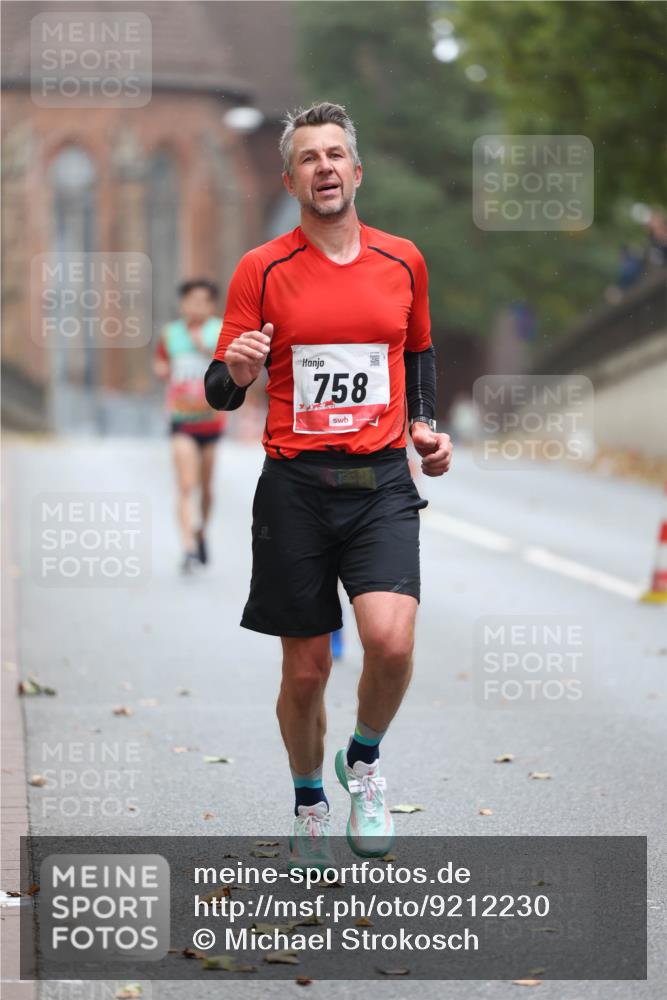 05.10.2025 - 20. swb-Marathon Bremen Michael Strokosch http://msf.ph/oto/9212230 05.10.2025 12:15:04 Laufen 758 meine-sportfotos.de