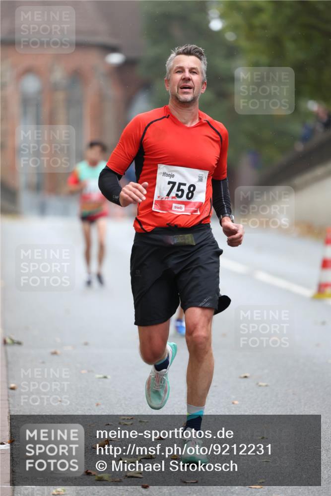 05.10.2025 - 20. swb-Marathon Bremen Michael Strokosch http://msf.ph/oto/9212231 05.10.2025 12:15:04 Laufen 758 meine-sportfotos.de