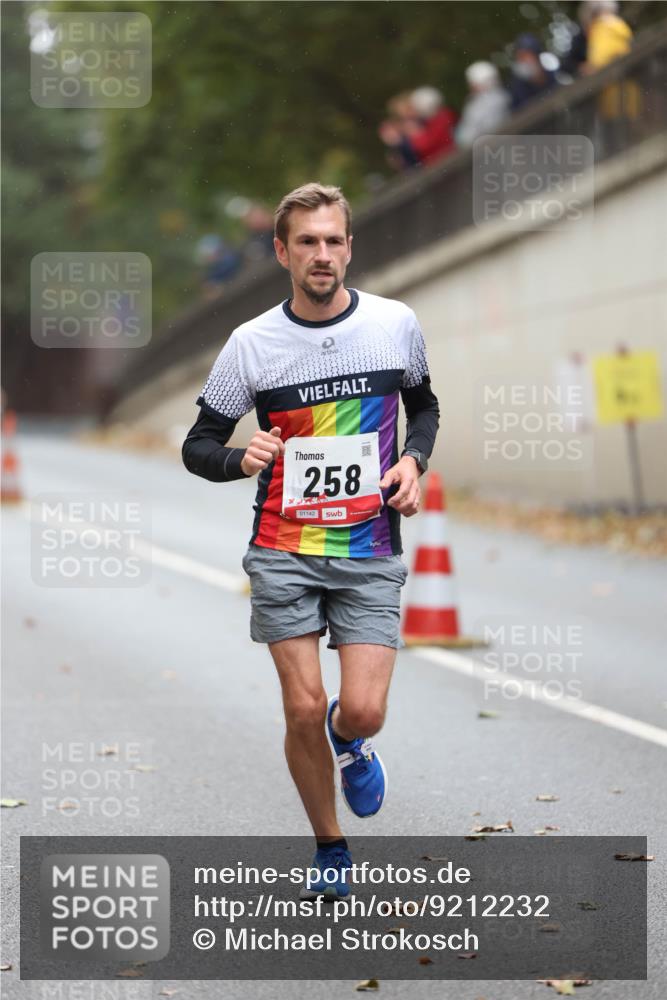 05.10.2025 - 20. swb-Marathon Bremen Michael Strokosch http://msf.ph/oto/9212232 05.10.2025 12:15:07 Laufen 258, 01142 meine-sportfotos.de