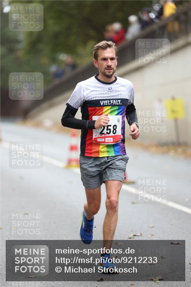 05.10.2025 - 20. swb-Marathon Bremen Michael Strokosch http://msf.ph/oto/9212233 05.10.2025 12:15:07 Laufen 258, 01142 meine-sportfotos.de