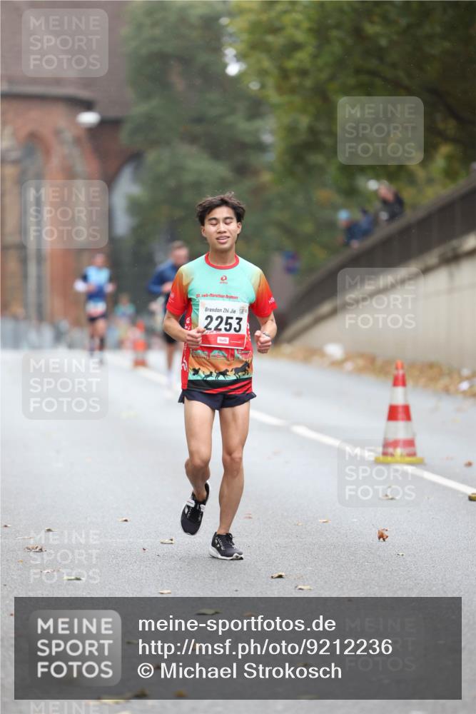 05.10.2025 - 20. swb-Marathon Bremen Michael Strokosch http://msf.ph/oto/9212236 05.10.2025 12:15:08 Laufen 20, 2253 meine-sportfotos.de