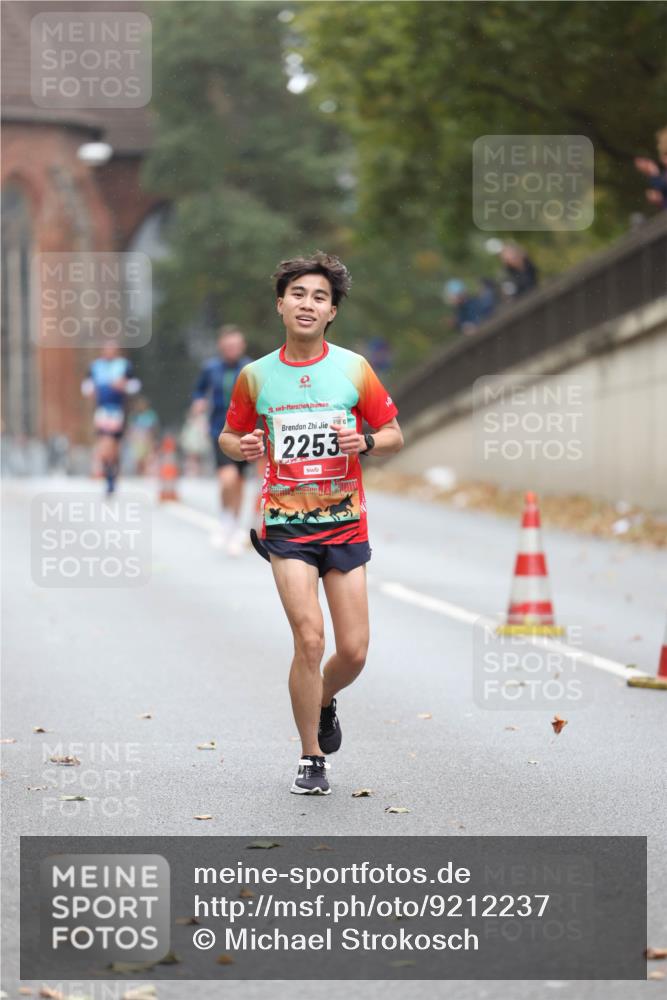 05.10.2025 - 20. swb-Marathon Bremen Michael Strokosch http://msf.ph/oto/9212237 05.10.2025 12:15:09 Laufen 20, 2253 meine-sportfotos.de