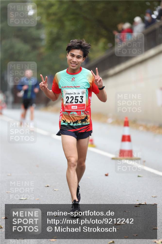 05.10.2025 - 20. swb-Marathon Bremen Michael Strokosch http://msf.ph/oto/9212242 05.10.2025 12:15:10 Laufen 20, 2253 meine-sportfotos.de