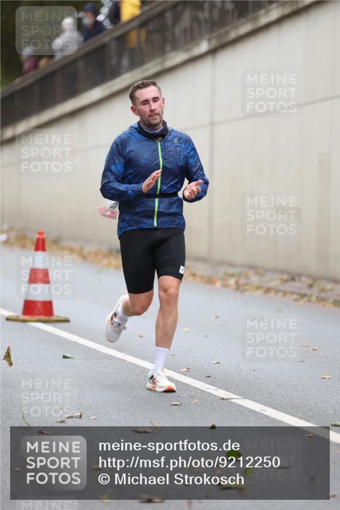 05.10.2025 - 20. swb-Marathon Bremen Michael Strokosch http://msf.ph/oto/9212250 05.10.2025 12:15:16 Laufen  meine-sportfotos.de