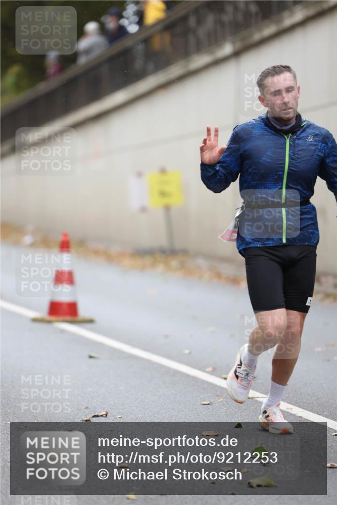 05.10.2025 - 20. swb-Marathon Bremen Michael Strokosch http://msf.ph/oto/9212253 05.10.2025 12:15:17 Laufen  meine-sportfotos.de