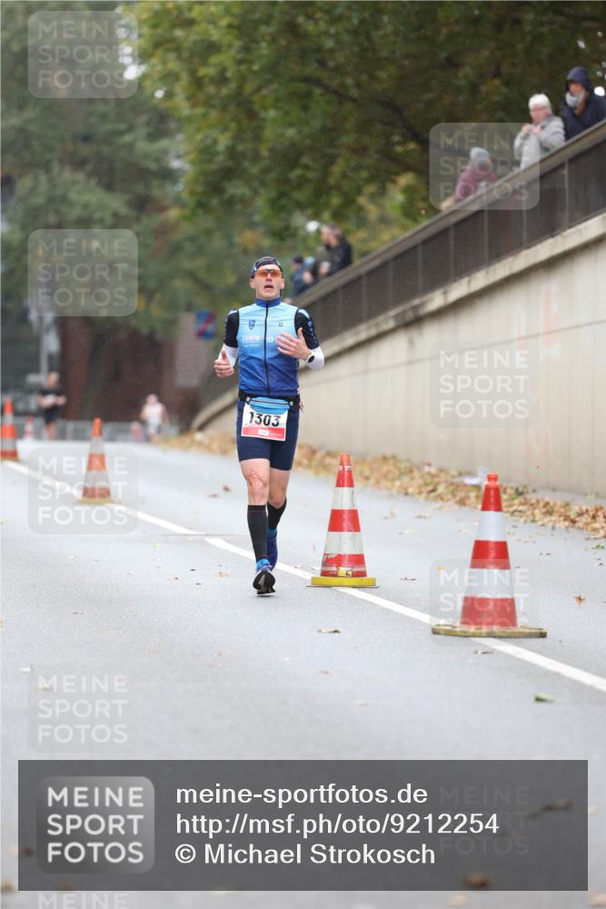 05.10.2025 - 20. swb-Marathon Bremen Michael Strokosch http://msf.ph/oto/9212254 05.10.2025 12:15:18 Laufen 1303 meine-sportfotos.de