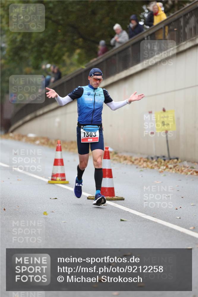 05.10.2025 - 20. swb-Marathon Bremen Michael Strokosch http://msf.ph/oto/9212258 05.10.2025 12:15:20 Laufen 19, 1303 meine-sportfotos.de