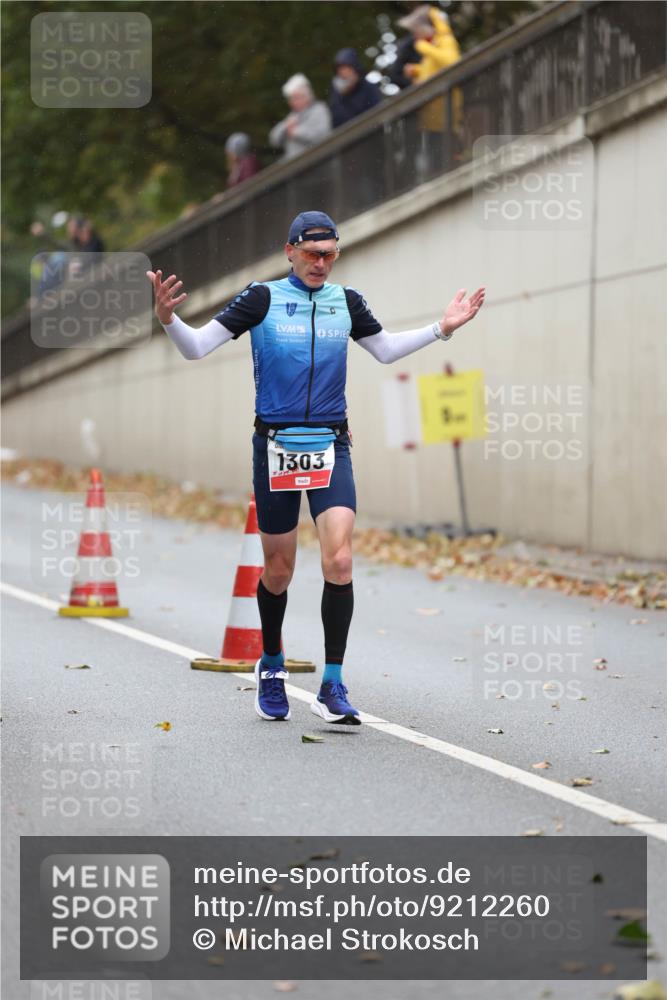 05.10.2025 - 20. swb-Marathon Bremen Michael Strokosch http://msf.ph/oto/9212260 05.10.2025 12:15:20 Laufen 1303 meine-sportfotos.de