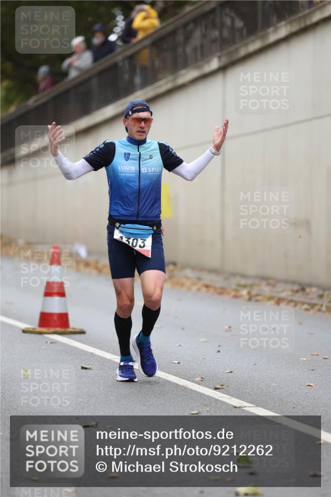 05.10.2025 - 20. swb-Marathon Bremen Michael Strokosch http://msf.ph/oto/9212262 05.10.2025 12:15:21 Laufen 303 meine-sportfotos.de