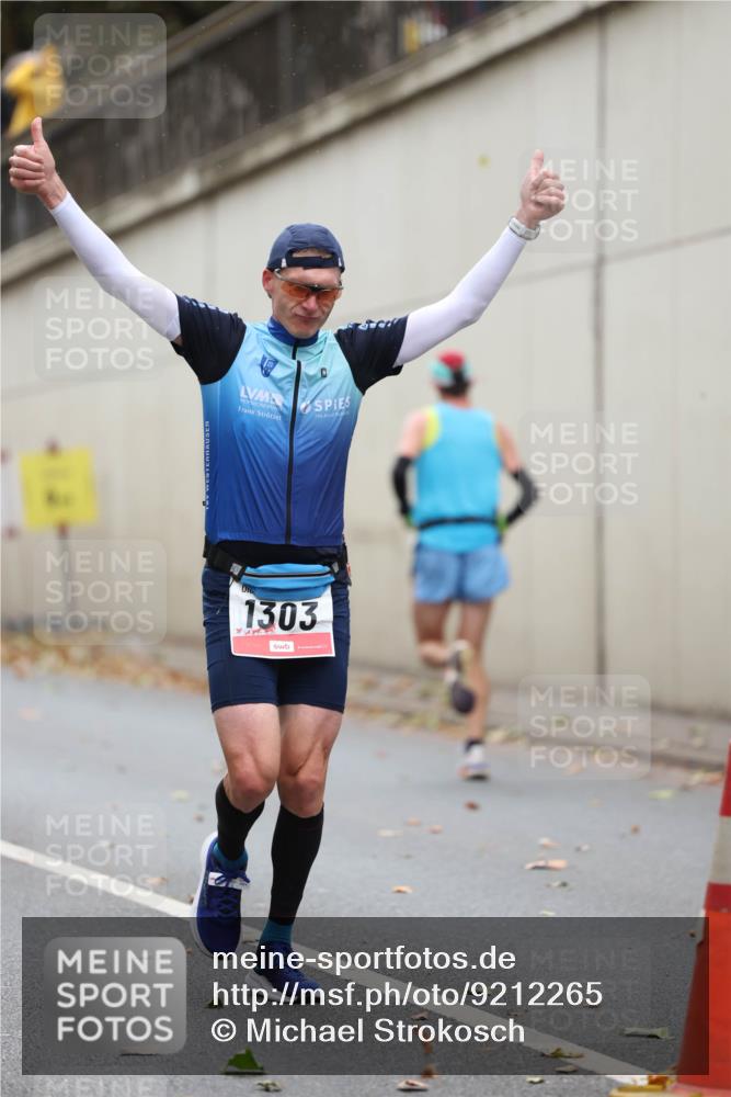 05.10.2025 - 20. swb-Marathon Bremen Michael Strokosch http://msf.ph/oto/9212265 05.10.2025 12:15:22 Laufen 1303 meine-sportfotos.de
