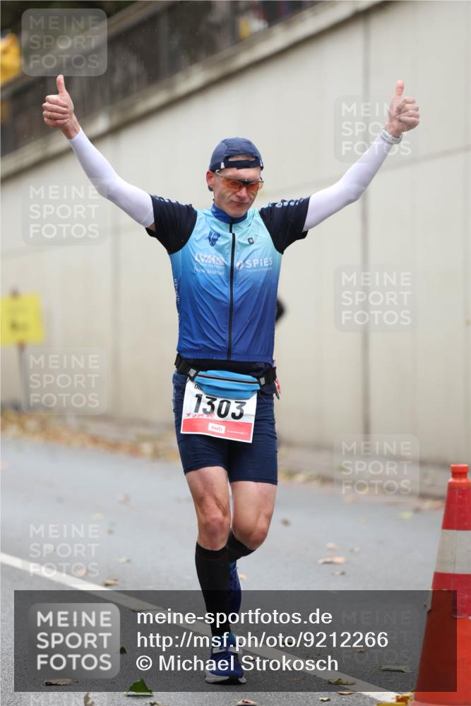 05.10.2025 - 20. swb-Marathon Bremen Michael Strokosch http://msf.ph/oto/9212266 05.10.2025 12:15:22 Laufen 1303 meine-sportfotos.de
