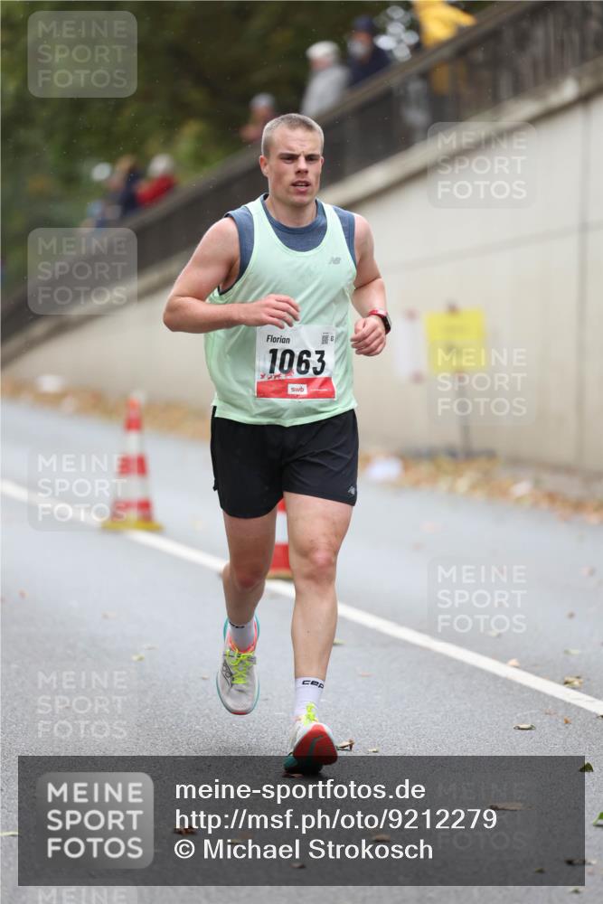 05.10.2025 - 20. swb-Marathon Bremen Michael Strokosch http://msf.ph/oto/9212279 05.10.2025 12:15:38 Laufen 44, 1063 meine-sportfotos.de