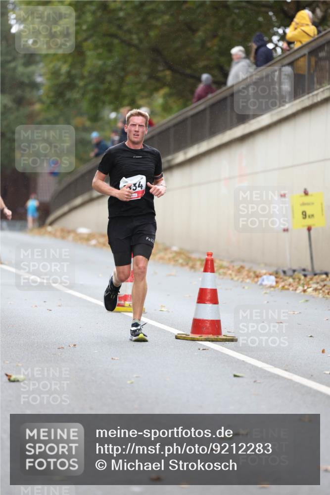 05.10.2025 - 20. swb-Marathon Bremen Michael Strokosch http://msf.ph/oto/9212283 05.10.2025 12:15:46 Laufen 30, 13, 34, 2, 9 meine-sportfotos.de