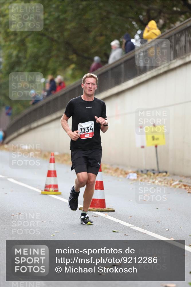05.10.2025 - 20. swb-Marathon Bremen Michael Strokosch http://msf.ph/oto/9212286 05.10.2025 12:15:47 Laufen 1334 meine-sportfotos.de