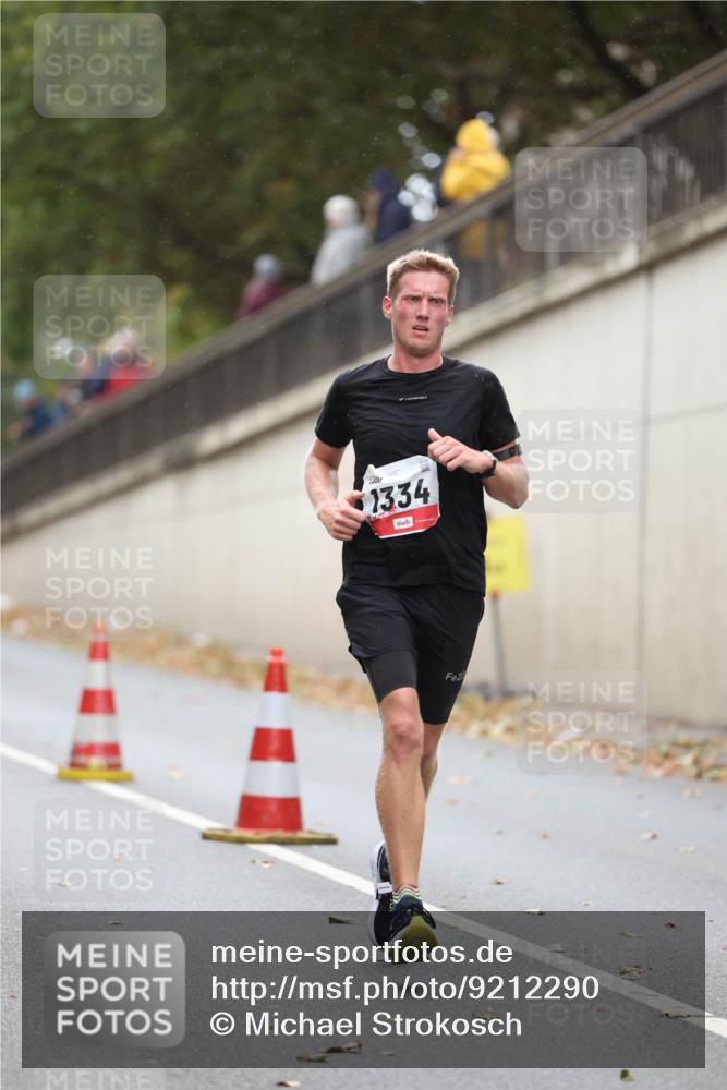 05.10.2025 - 20. swb-Marathon Bremen Michael Strokosch http://msf.ph/oto/9212290 05.10.2025 12:15:47 Laufen 13, 1334, 2 meine-sportfotos.de