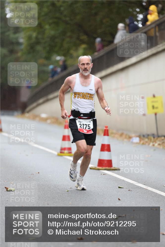 05.10.2025 - 20. swb-Marathon Bremen Michael Strokosch http://msf.ph/oto/9212295 05.10.2025 12:15:50 Laufen 2175 meine-sportfotos.de