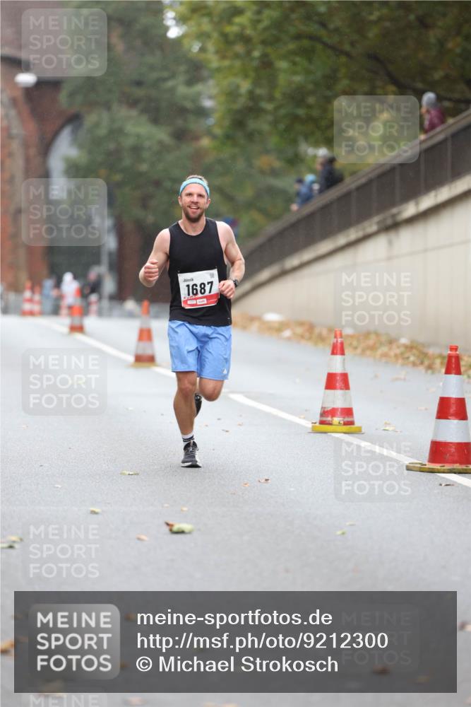 05.10.2025 - 20. swb-Marathon Bremen Michael Strokosch http://msf.ph/oto/9212300 05.10.2025 12:15:52 Laufen 1687 meine-sportfotos.de