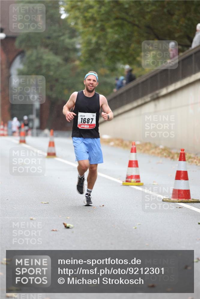 05.10.2025 - 20. swb-Marathon Bremen Michael Strokosch http://msf.ph/oto/9212301 05.10.2025 12:15:53 Laufen 1687 meine-sportfotos.de