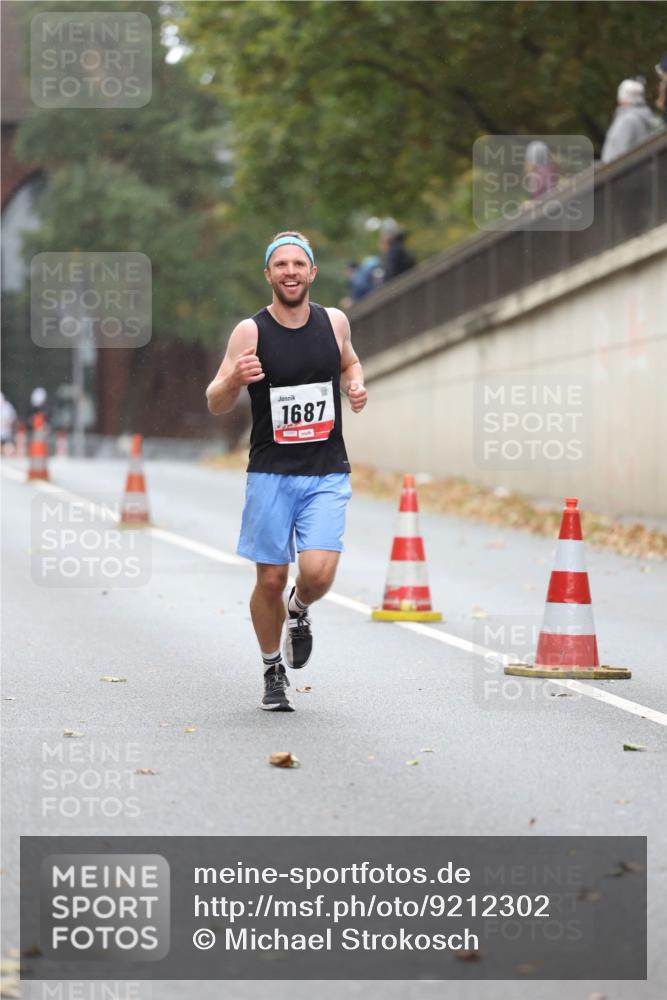 05.10.2025 - 20. swb-Marathon Bremen Michael Strokosch http://msf.ph/oto/9212302 05.10.2025 12:15:53 Laufen 1687 meine-sportfotos.de