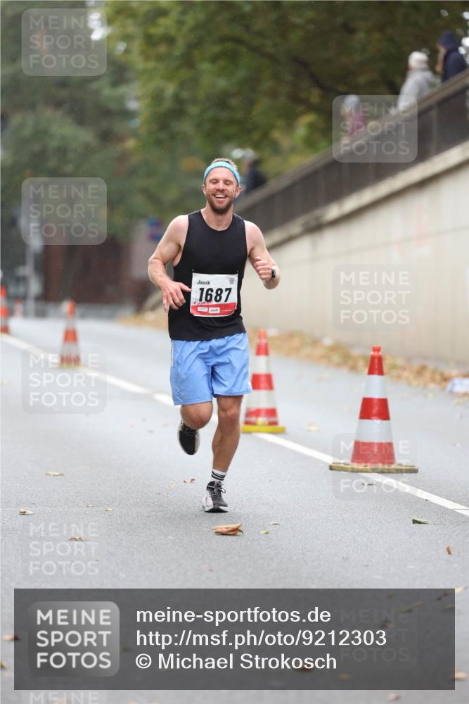 05.10.2025 - 20. swb-Marathon Bremen Michael Strokosch http://msf.ph/oto/9212303 05.10.2025 12:15:53 Laufen 1687 meine-sportfotos.de