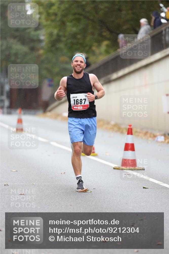 05.10.2025 - 20. swb-Marathon Bremen Michael Strokosch http://msf.ph/oto/9212304 05.10.2025 12:15:54 Laufen 1687 meine-sportfotos.de
