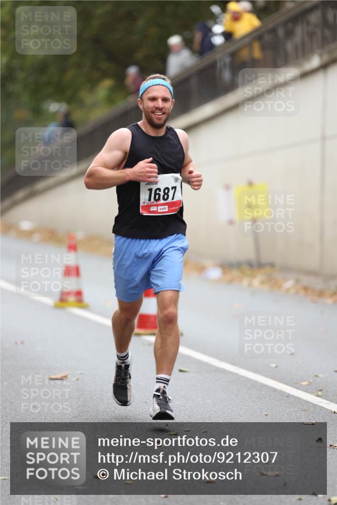 05.10.2025 - 20. swb-Marathon Bremen Michael Strokosch http://msf.ph/oto/9212307 05.10.2025 12:15:55 Laufen 1687, 251 meine-sportfotos.de