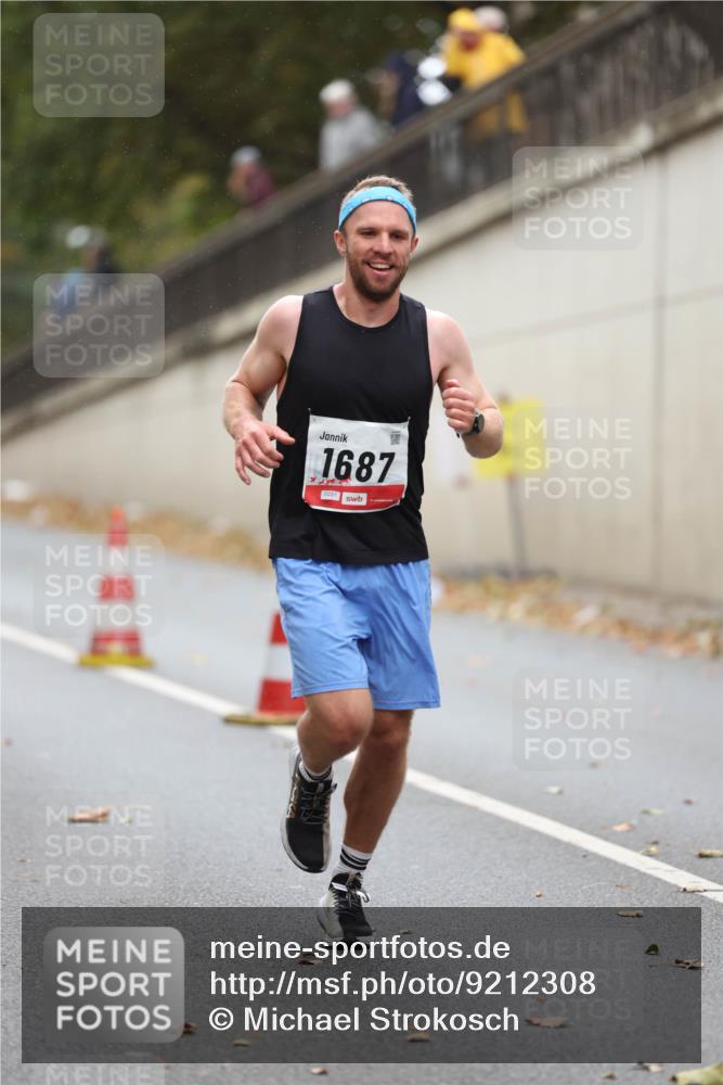 05.10.2025 - 20. swb-Marathon Bremen Michael Strokosch http://msf.ph/oto/9212308 05.10.2025 12:15:55 Laufen 1687, 00251 meine-sportfotos.de