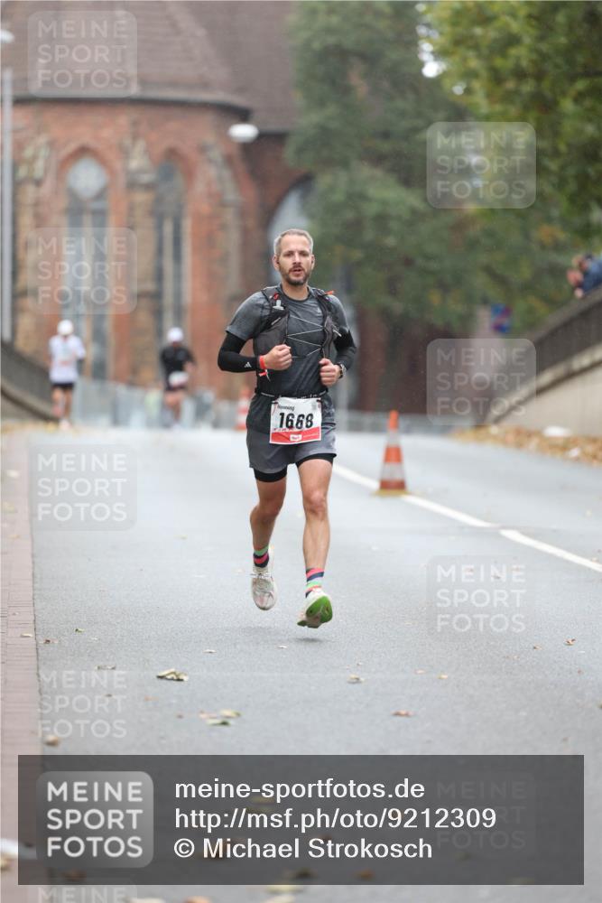 05.10.2025 - 20. swb-Marathon Bremen Michael Strokosch http://msf.ph/oto/9212309 05.10.2025 12:16:04 Laufen 1668 meine-sportfotos.de