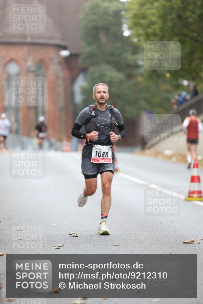 05.10.2025 - 20. swb-Marathon Bremen Michael Strokosch http://msf.ph/oto/9212310 05.10.2025 12:16:05 Laufen 1668 meine-sportfotos.de