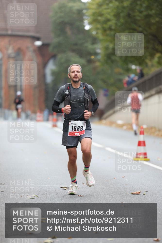 05.10.2025 - 20. swb-Marathon Bremen Michael Strokosch http://msf.ph/oto/9212311 05.10.2025 12:16:06 Laufen 1668 meine-sportfotos.de