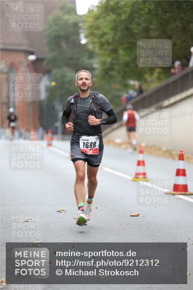 05.10.2025 - 20. swb-Marathon Bremen Michael Strokosch http://msf.ph/oto/9212312 05.10.2025 12:16:06 Laufen 1668 meine-sportfotos.de