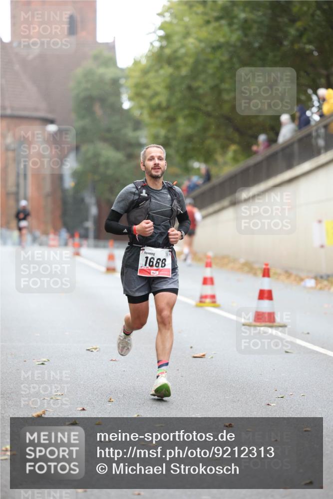 05.10.2025 - 20. swb-Marathon Bremen Michael Strokosch http://msf.ph/oto/9212313 05.10.2025 12:16:06 Laufen 1668 meine-sportfotos.de