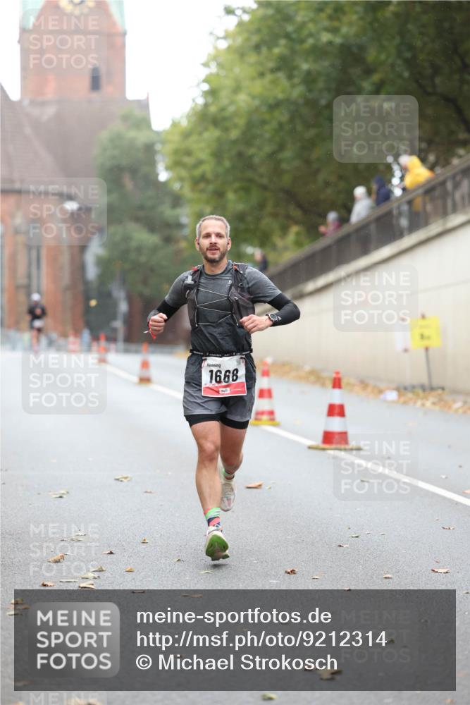05.10.2025 - 20. swb-Marathon Bremen Michael Strokosch http://msf.ph/oto/9212314 05.10.2025 12:16:07 Laufen 1668 meine-sportfotos.de