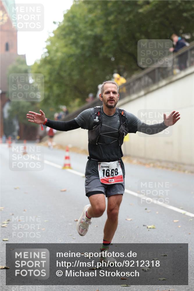 05.10.2025 - 20. swb-Marathon Bremen Michael Strokosch http://msf.ph/oto/9212318 05.10.2025 12:16:08 Laufen 16, 68 meine-sportfotos.de