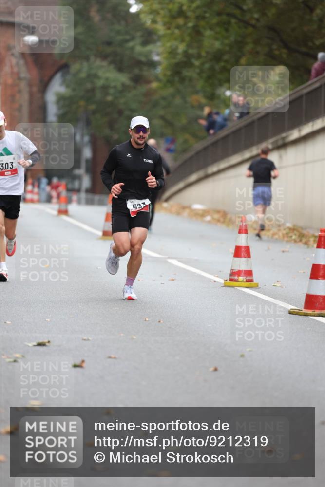 05.10.2025 - 20. swb-Marathon Bremen Michael Strokosch http://msf.ph/oto/9212319 05.10.2025 12:16:19 Laufen 303, 533 meine-sportfotos.de