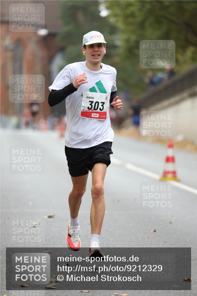 05.10.2025 - 20. swb-Marathon Bremen Michael Strokosch http://msf.ph/oto/9212329 05.10.2025 12:16:23 Laufen 303 meine-sportfotos.de