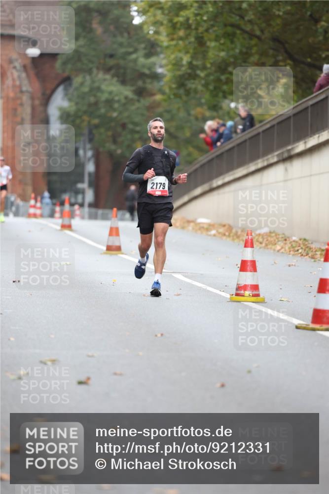 05.10.2025 - 20. swb-Marathon Bremen Michael Strokosch http://msf.ph/oto/9212331 05.10.2025 12:16:38 Laufen 2179 meine-sportfotos.de