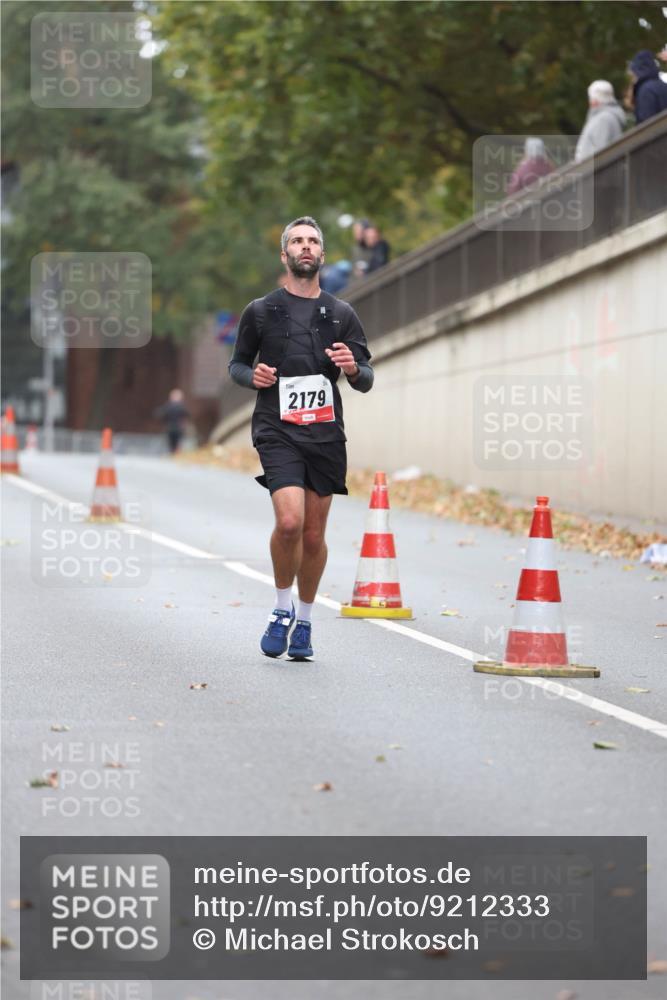 05.10.2025 - 20. swb-Marathon Bremen Michael Strokosch http://msf.ph/oto/9212333 05.10.2025 12:16:39 Laufen 2179 meine-sportfotos.de