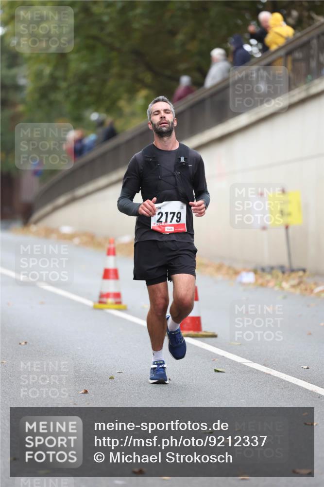 05.10.2025 - 20. swb-Marathon Bremen Michael Strokosch http://msf.ph/oto/9212337 05.10.2025 12:16:41 Laufen 2179 meine-sportfotos.de