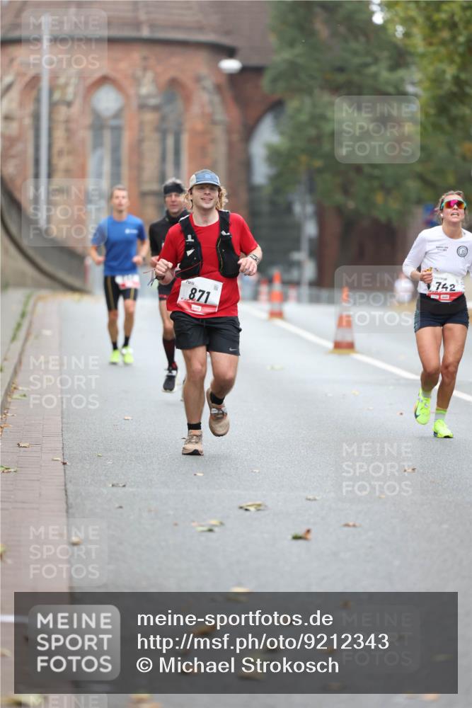 05.10.2025 - 20. swb-Marathon Bremen Michael Strokosch http://msf.ph/oto/9212343 05.10.2025 12:16:50 Laufen 871, 4, 742 meine-sportfotos.de