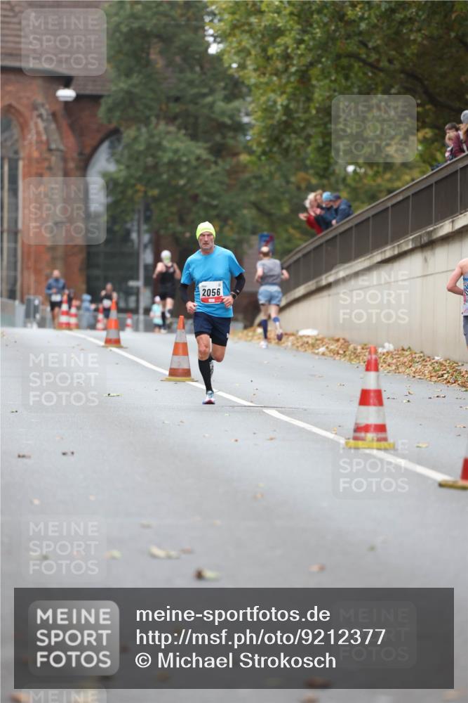 05.10.2025 - 20. swb-Marathon Bremen Michael Strokosch http://msf.ph/oto/9212377 05.10.2025 12:18:15 Laufen 2056 meine-sportfotos.de